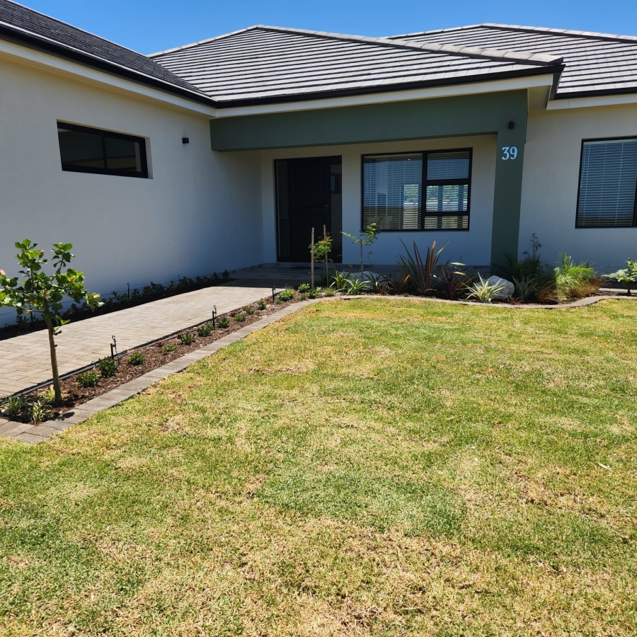 3 Bedroom Property for Sale in Stilbaai Wes Western Cape